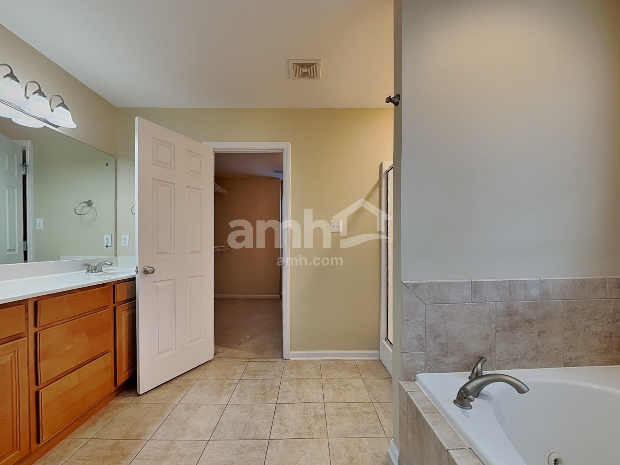 Building Photo - 1641 Silver Oak Ln