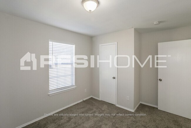 Building Photo - 3128 Ronay Dr