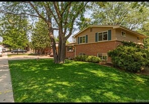 Beautiful Arvada Tri-level - 6836 Brentwood St