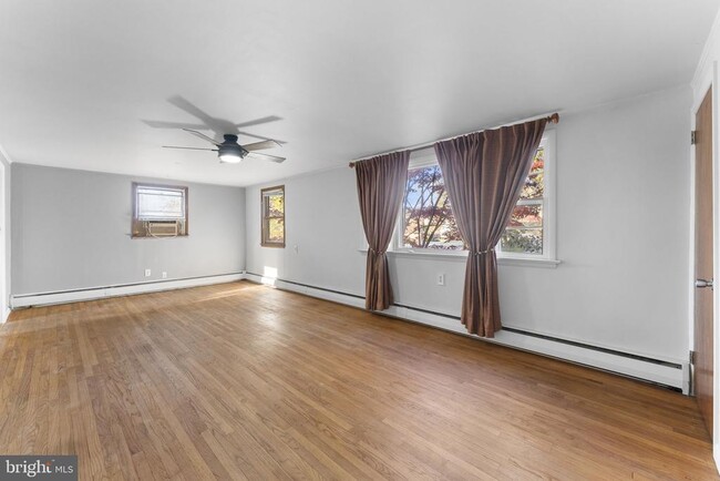 Building Photo - 225 Pershing Ave