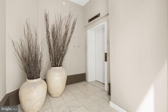 Building Photo - 1602 Locust St