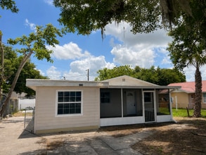Building Photo - Great Location for This 4BR/1BA Lakeland Home! Large Screened In Porch, Fenced Backyard