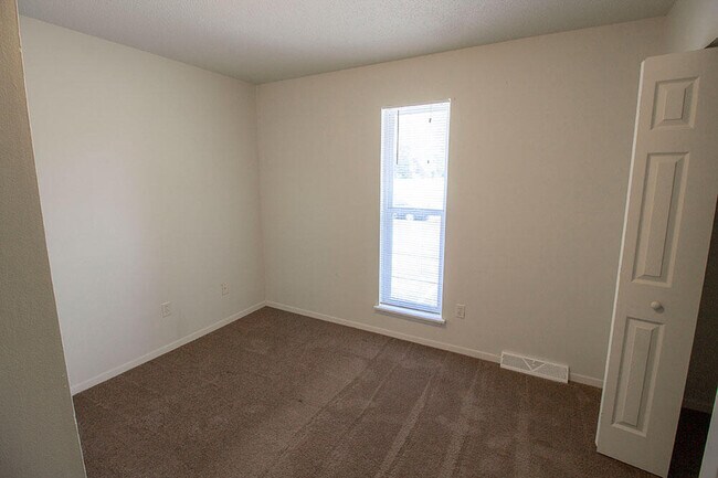 Building Photo - 210 Wheaton Ct