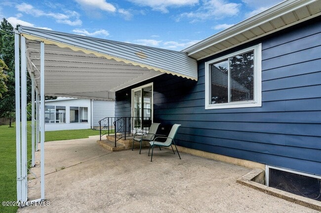 Building Photo - 24 Liberta Dr
