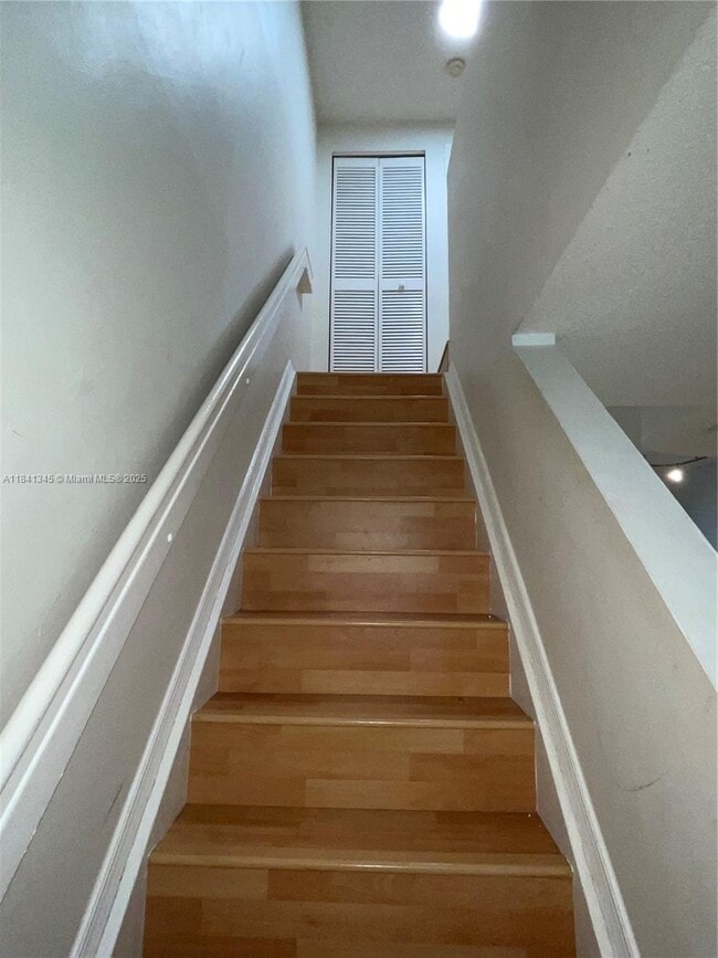 Building Photo - 207 Mallory Ct