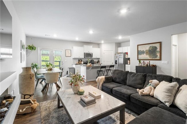 Building Photo - 381 Stoneybrook Dr