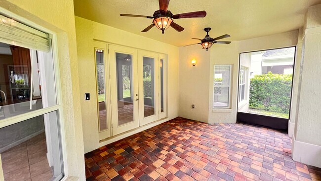 Building Photo - Available NOW! Stunning 4-Bedroom Home in ...