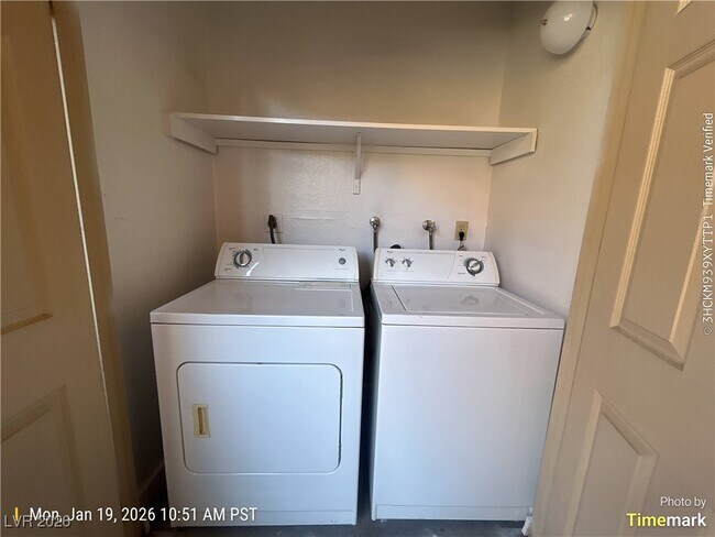 Building Photo - 4450 Sandy River Dr