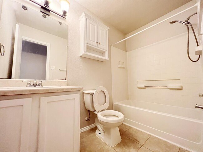Building Photo - 17301 Dashwood Creek Dr