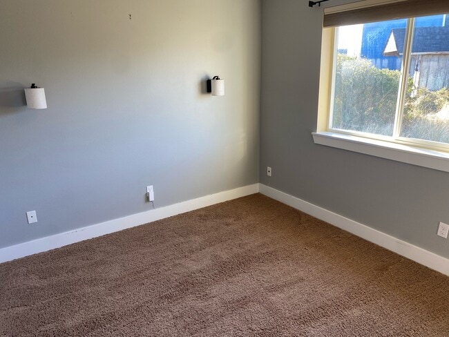 Building Photo - 451 Skylark St SW