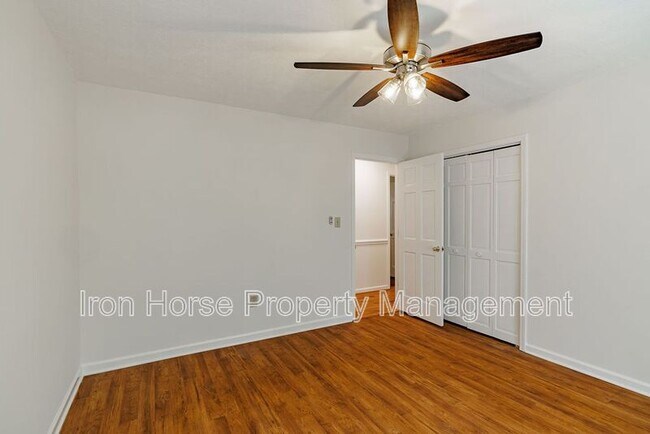 Building Photo - 1060 Windbrooke Ct