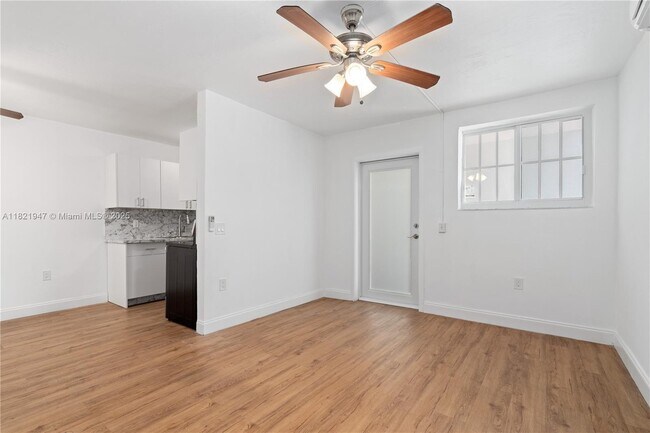 Building Photo - 160 NE 55th St