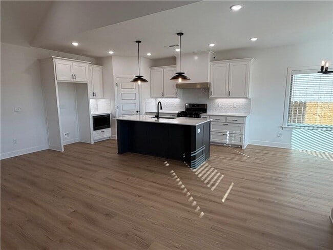 Building Photo - 7009 SW Basswood Ave