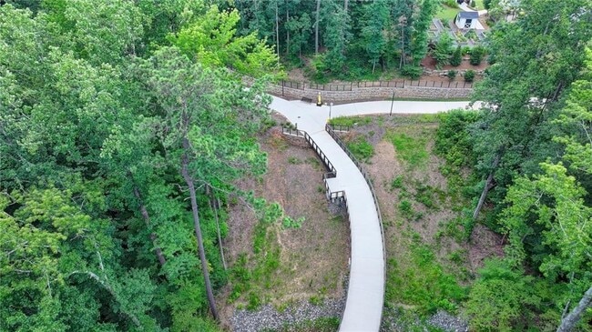 Building Photo - 120 Grand Cres