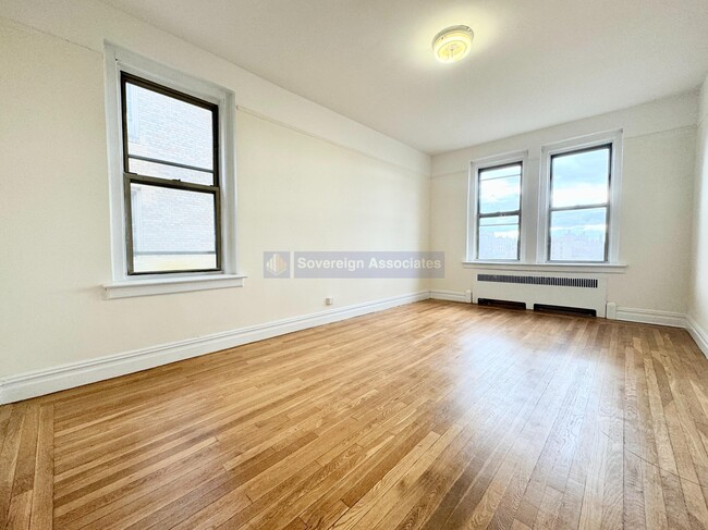 Building Photo - 763 Riverside Drive