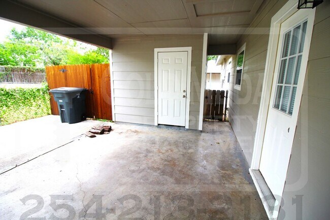 Building Photo - 205 E Vardeman Ave