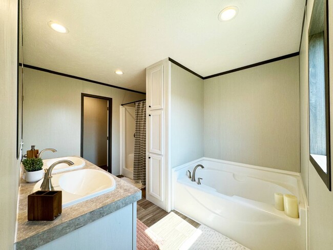 Building Photo - 1800 Oak Grove Rd E