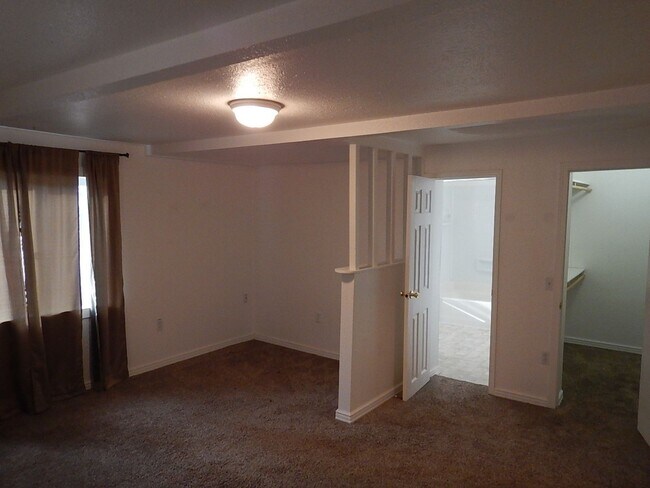 Building Photo - 0467