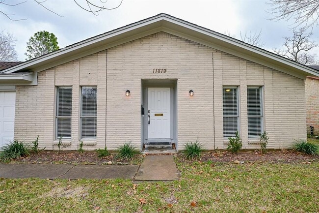 Building Photo - 11819 S Perry Ave