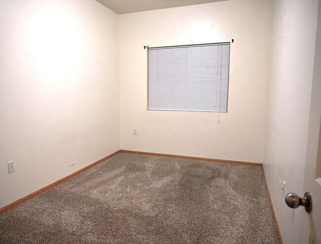 Building Photo - Spacious 3-Bedroom Ground-Floor Condo for rent in the Heart of Ankeny