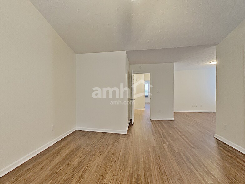 Building Photo - 2462 Heatherton Ct
