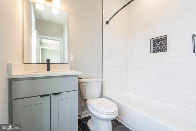 Building Photo - 435 N 35th St