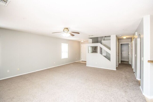 Building Photo - Welcome to this beautiful 4 bedroom, 3 bathroom home in San Tan Valley, AZ.