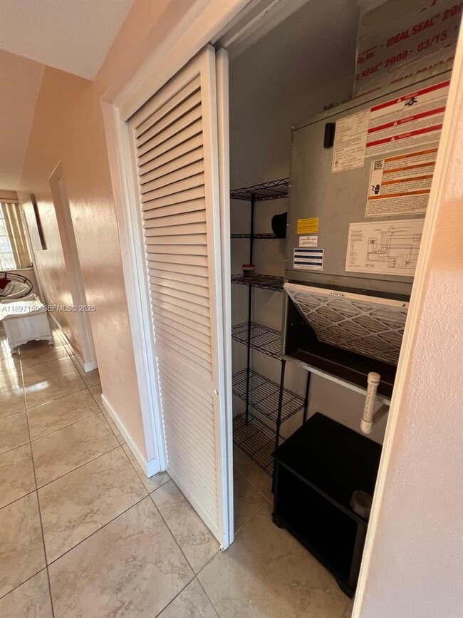 Building Photo - 1591 NE Miami Gardens Dr