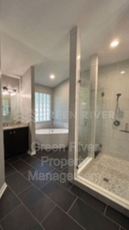 Building Photo - 1559 Lakeway Dr