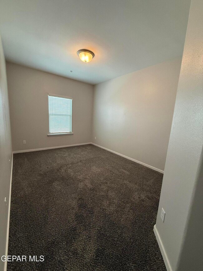 Building Photo - 804 Blingwood