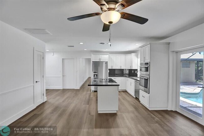 Building Photo - 161 SW 75th Ave