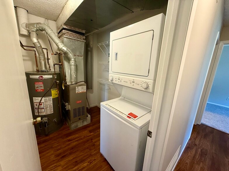 Building Photo - 8856 Jasmine Ln