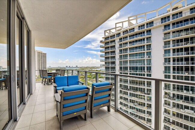 Building Photo - 3100 N Ocean Dr
