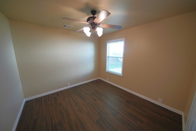 Building Photo - Immaculately upgraded and maintained home now available in Cibolo! Realtor Commission: $550