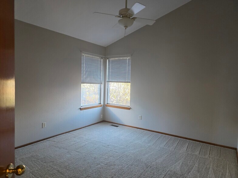 Building Photo - 7664 Halleys Dr