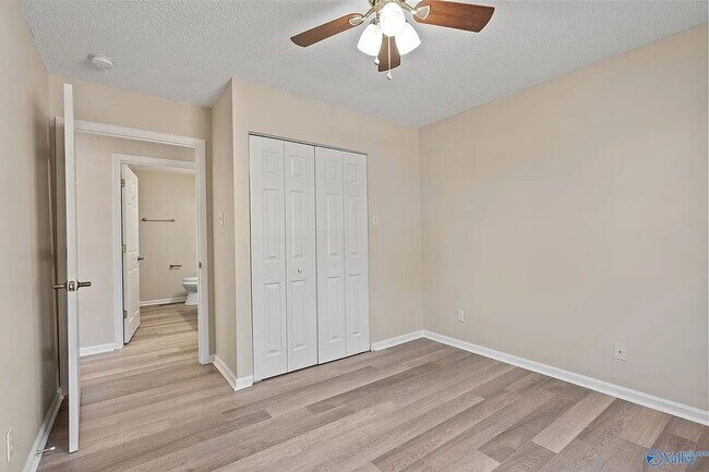 Building Photo - Coming soon!!! "Delightful 3-Bed Retreat in Huntsville with Spacious Living - 1101 Sq Ft!"