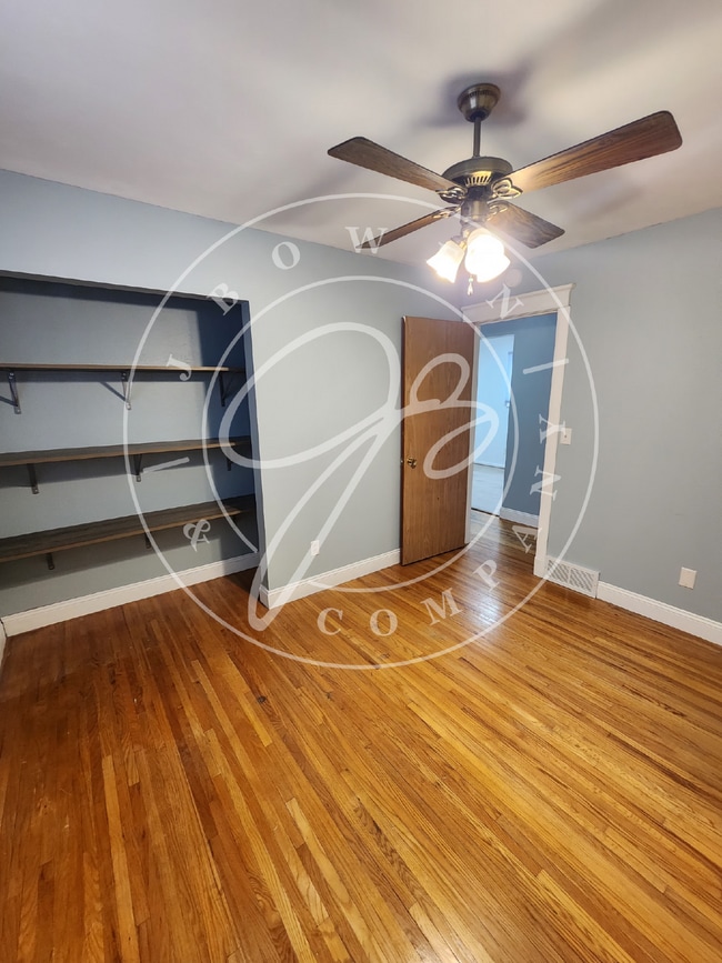 Building Photo - Adorable 3 bed 1 bath with spacious basement