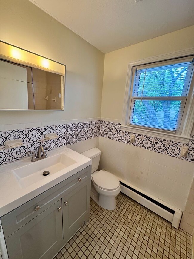 Building Photo - Newly Renovated Year-Round Apartments – St...