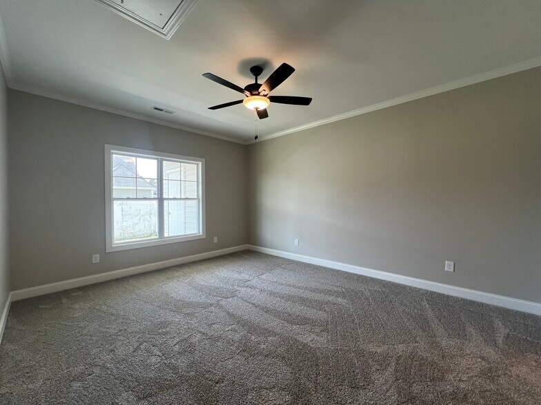 Building Photo - 809A Sarah Rebecca Dr