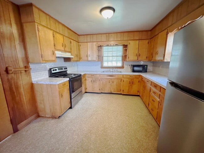 Building Photo - PENDING