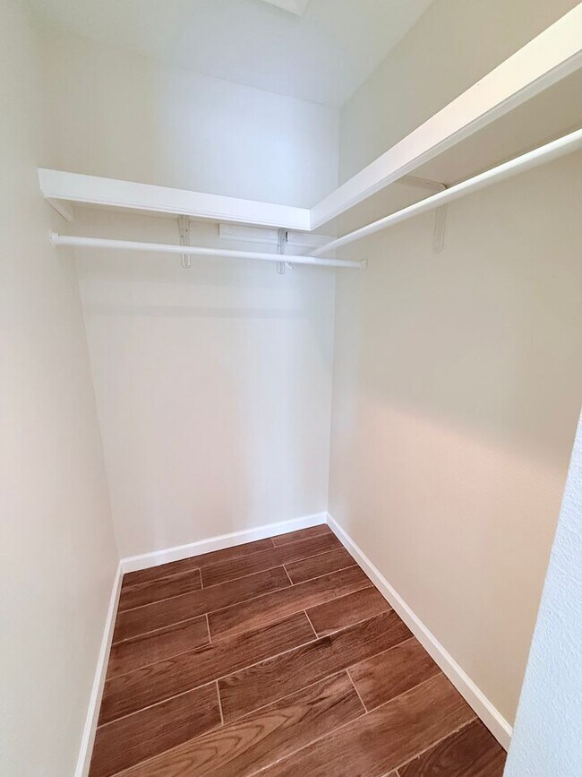 Building Photo - 3-Bed/2-Bath Sarasota Gem: Private Pool & Central Location!!