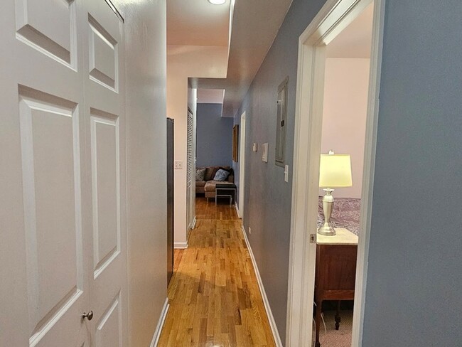 Building Photo - 1234 W Argyle St