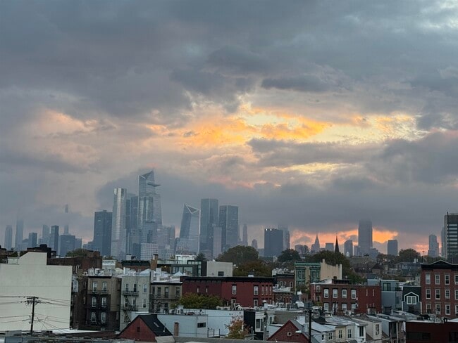 Building Photo - 614 GRAND St