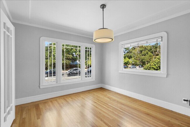 Building Photo - 5020 Shafter Ave
