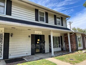 Building Photo - 724 Southfield Ct