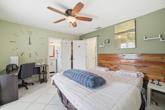 Building Photo - 564 NW 55th St