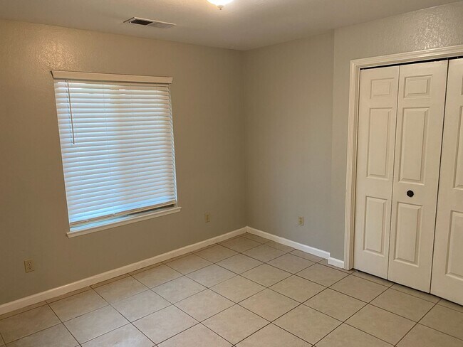 Building Photo - 3710 W Sunnyside Ct