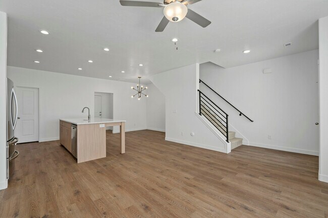 Building Photo - 904 S 850 W