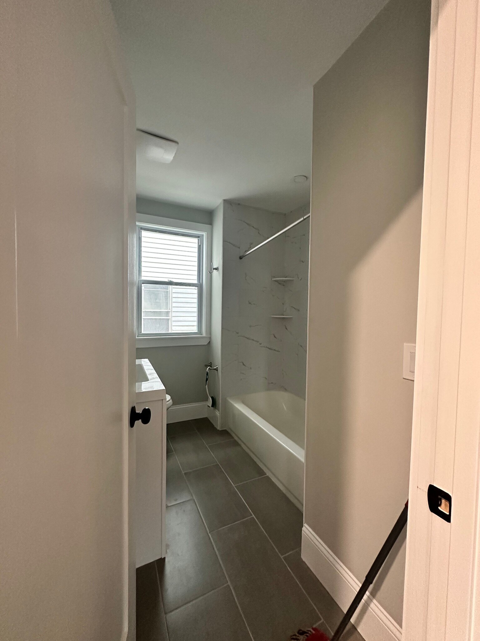 Building Photo - 42 Irwin St