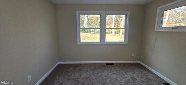 Building Photo - 7613 Locust Ln